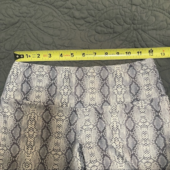 Onzie Leggings Snakeskin Crop Mesh Panel Size Small - Picture 8 of 12